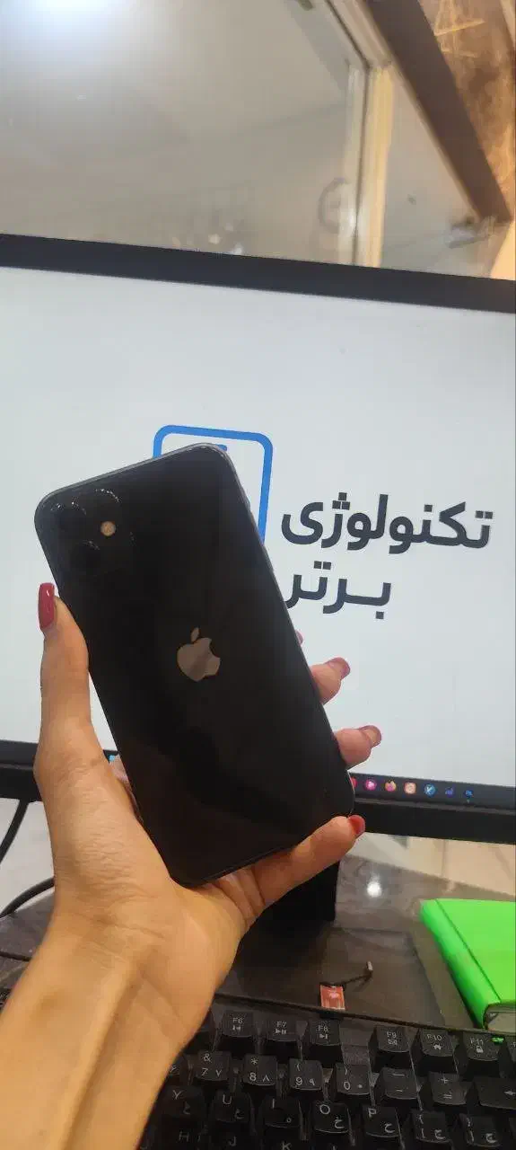 گوشی آیفون 11 با حافظه 128 با رنگ مشکی|موبایل|اصفهان, جلفا|دیوار