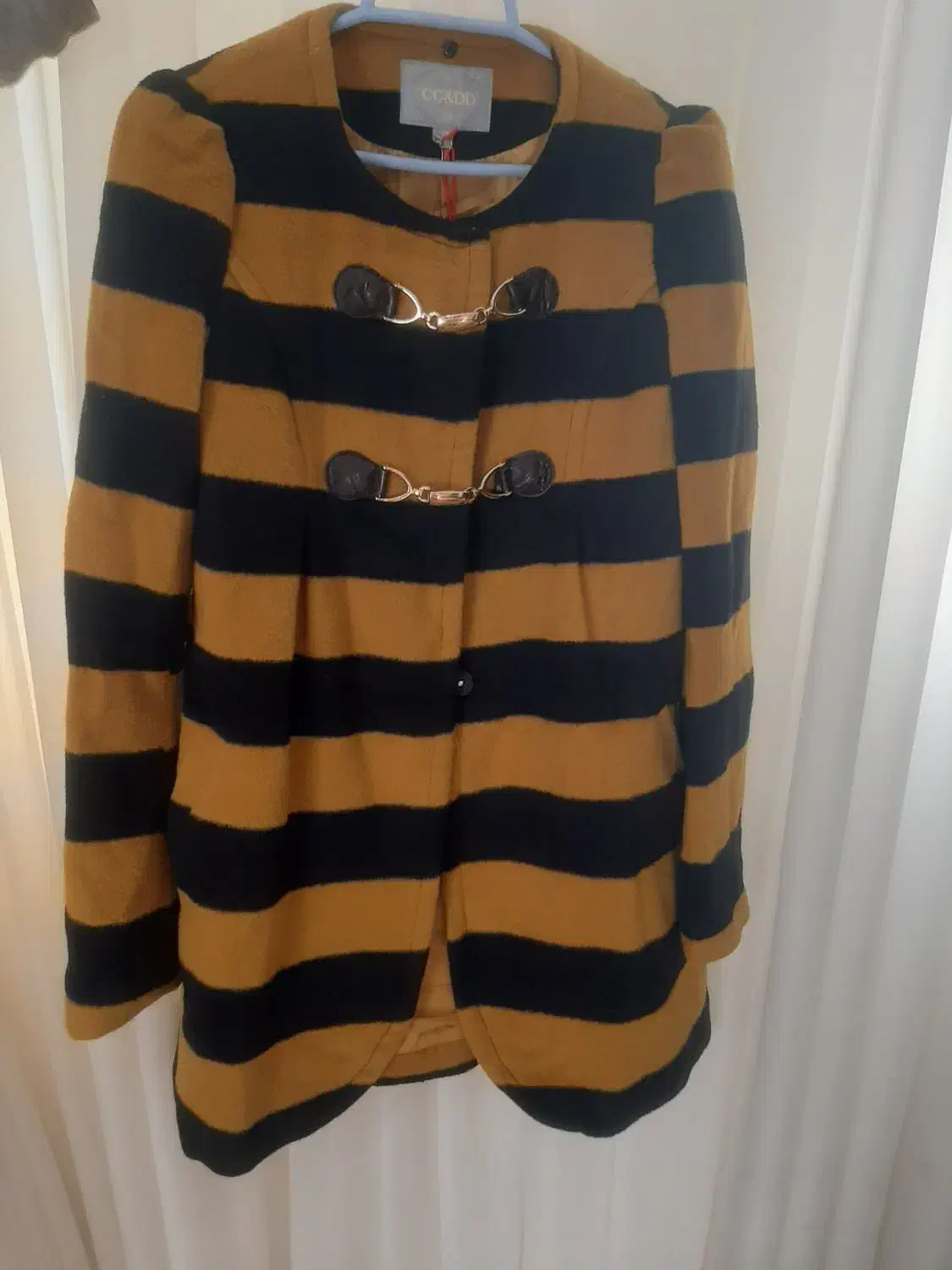 پالتو|لباس|صحنه, |دیوار