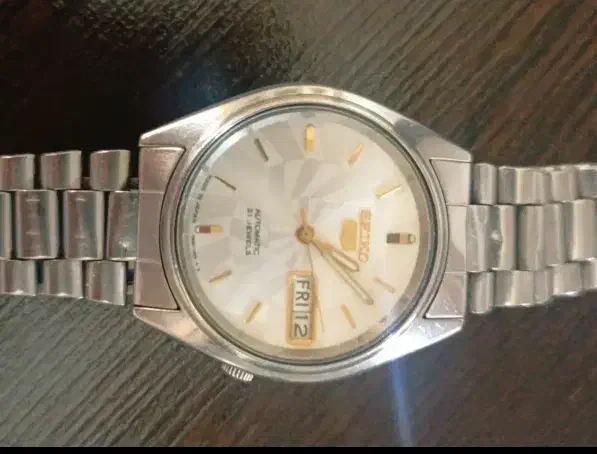 ساعت سیکو ۵|ساعت|قدس, شهرقدس|دیوار