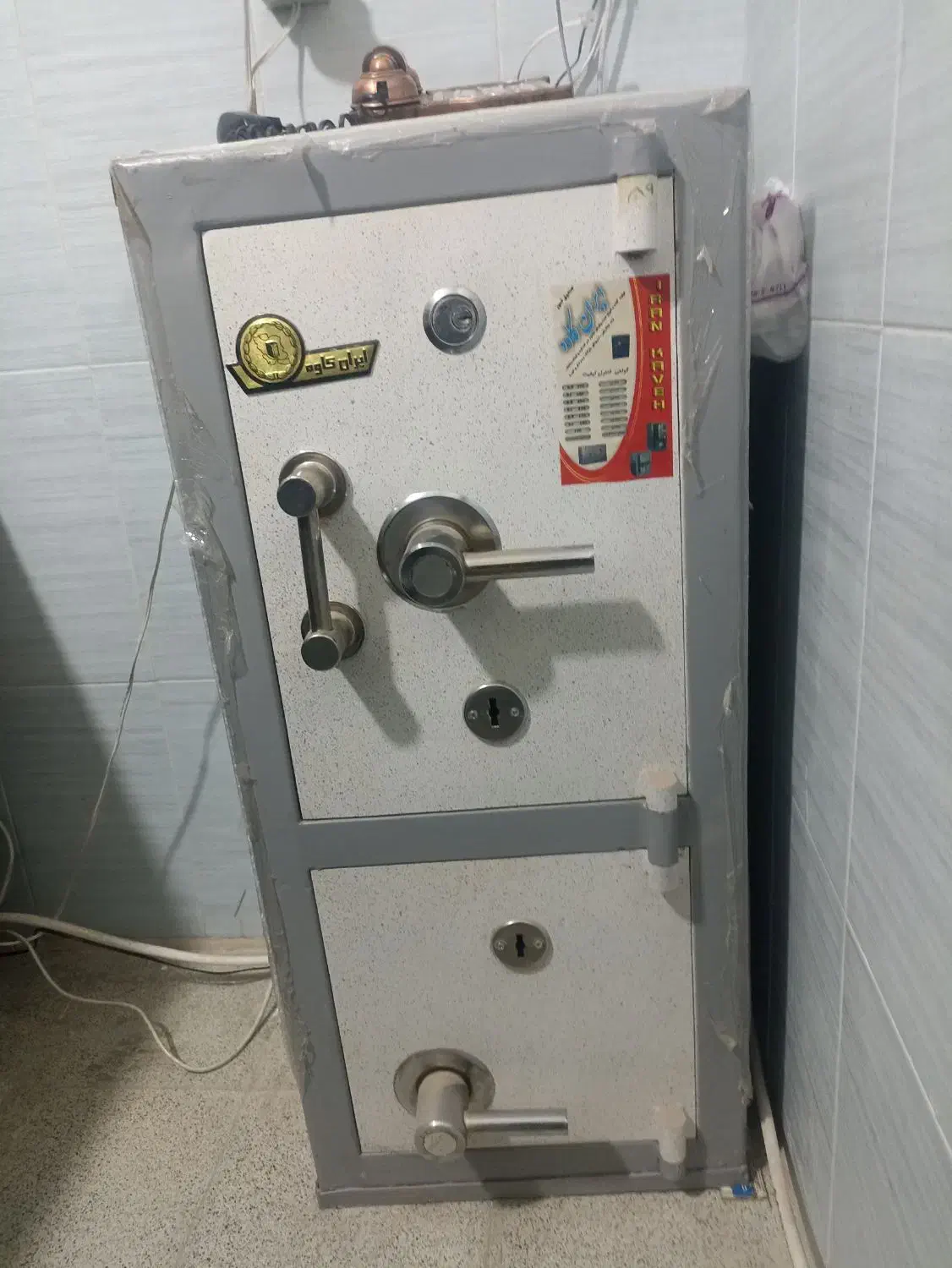 گاوصندوق ..مبل اداری.|دفتر کار|قوچان, |دیوار