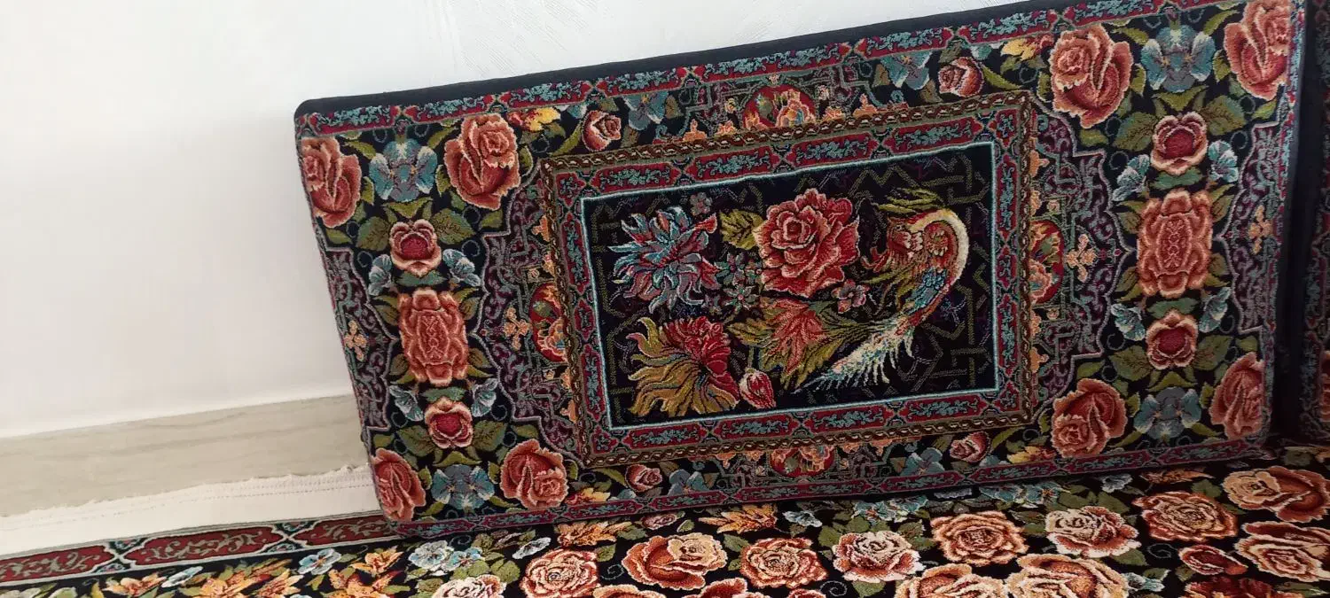 پشتی و فرش فروشی|فرش|بروجرد, |دیوار