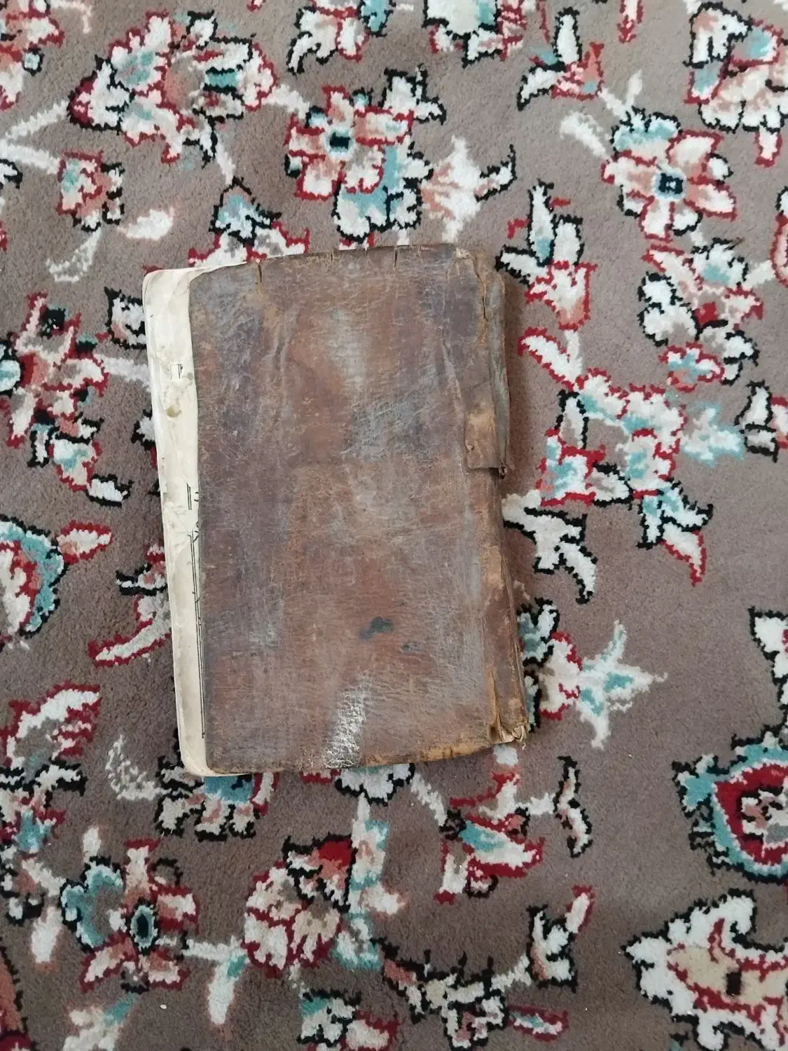 قرآن قدیمی پوست|کلکسیون اشیاء عتیقه|مشهد, شهید احمدی روشن|دیوار