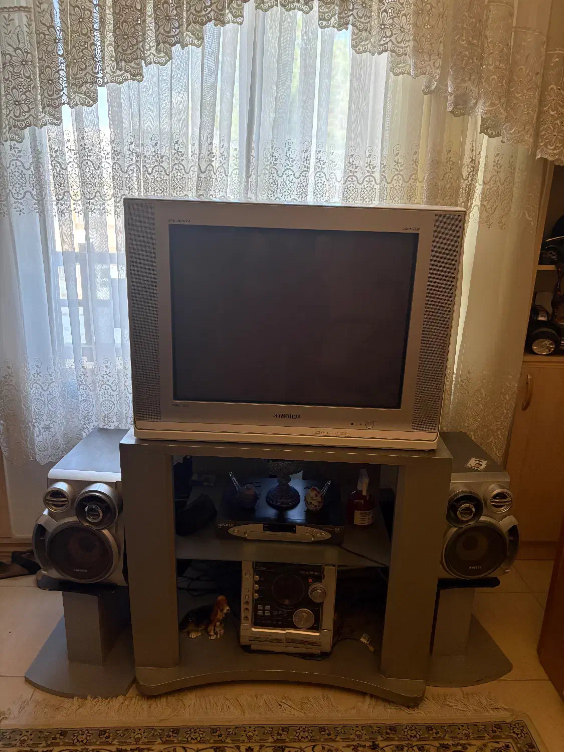 تلویزیون سامسونگ و دو عدد بلندگو|تلویزیون و پروژکتور|اصفهان, هزارجریب|دیوار