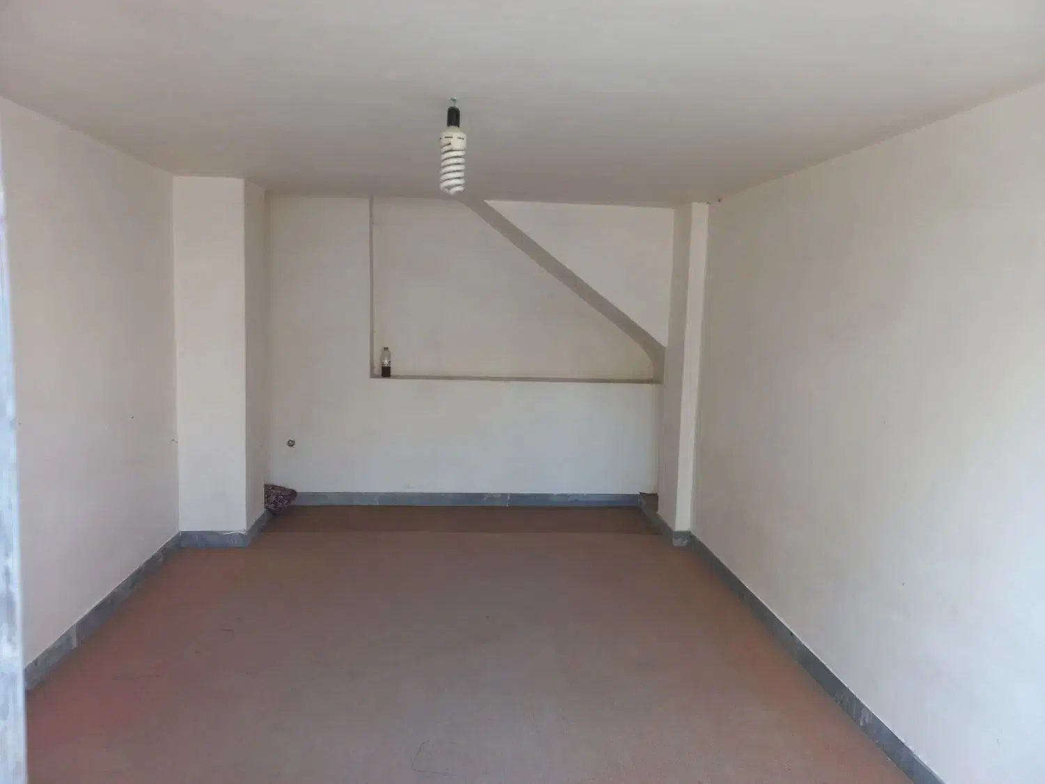 انباری|اجارهٔ مغازه و غرفه|شیراز, محراب|دیوار