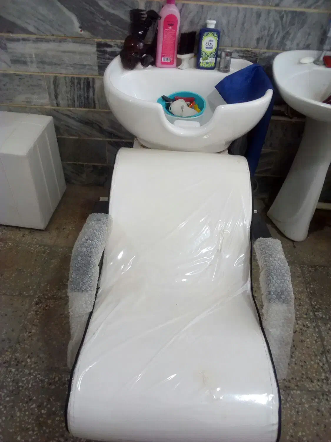 وسایل سالن زیبایی زنانه|آرایشگاه و سالن‌های زیبایی|بروجرد, |دیوار