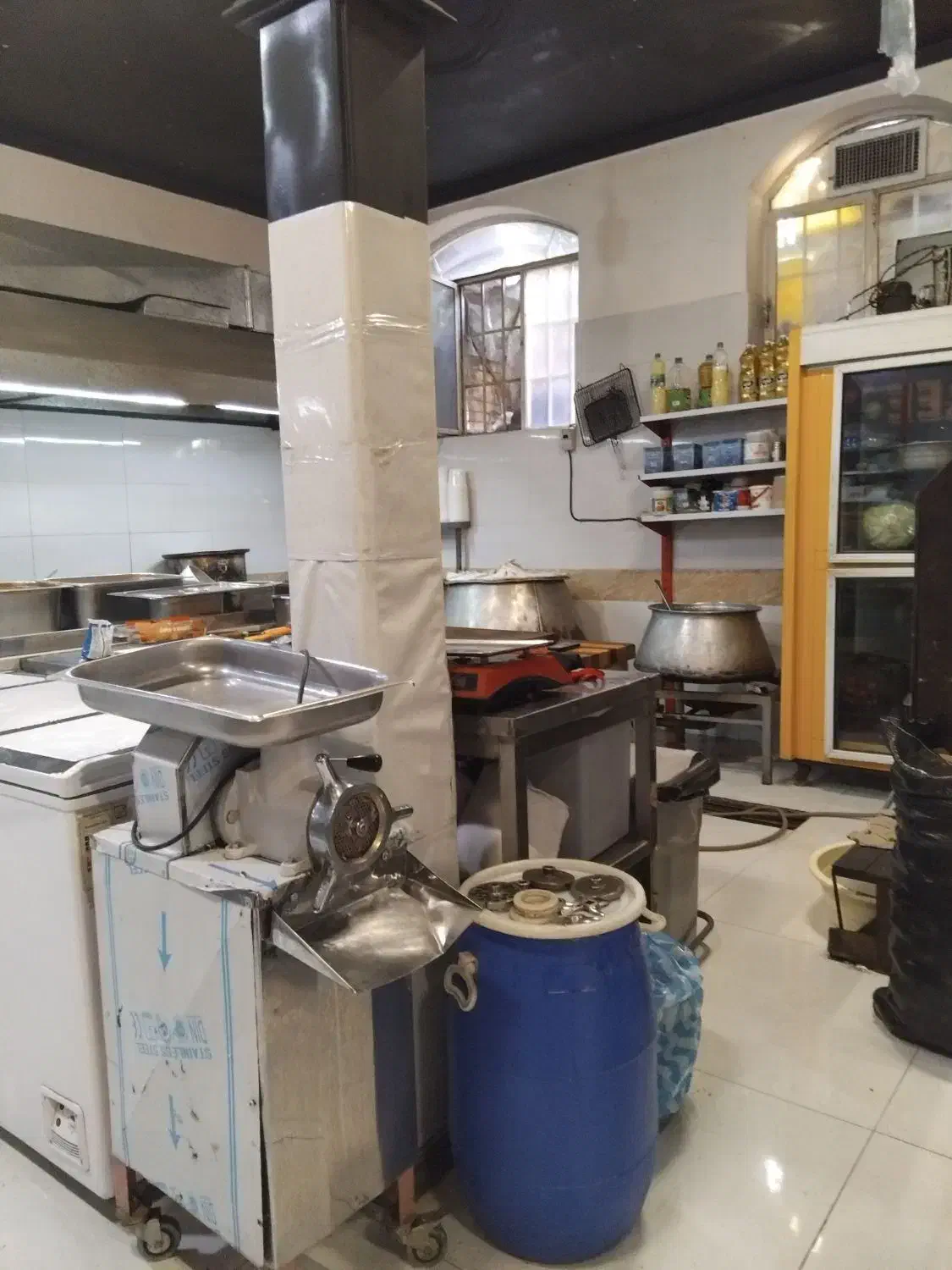 به دو نفر خانوم جهت کار در اشپزخانه|استخدام خدمات فروشگاه و رستوران|ارومیه, |دیوار