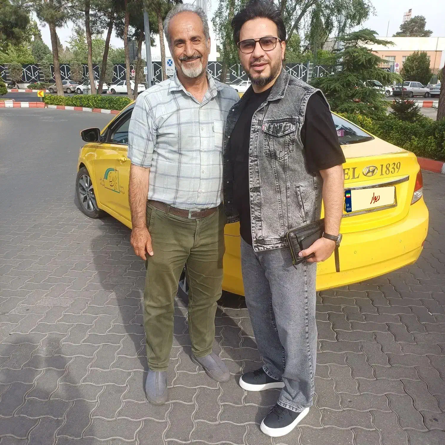 تاکسی هیوندای|خودرو اجاره‌ای|پرند, فاز ۴|دیوار