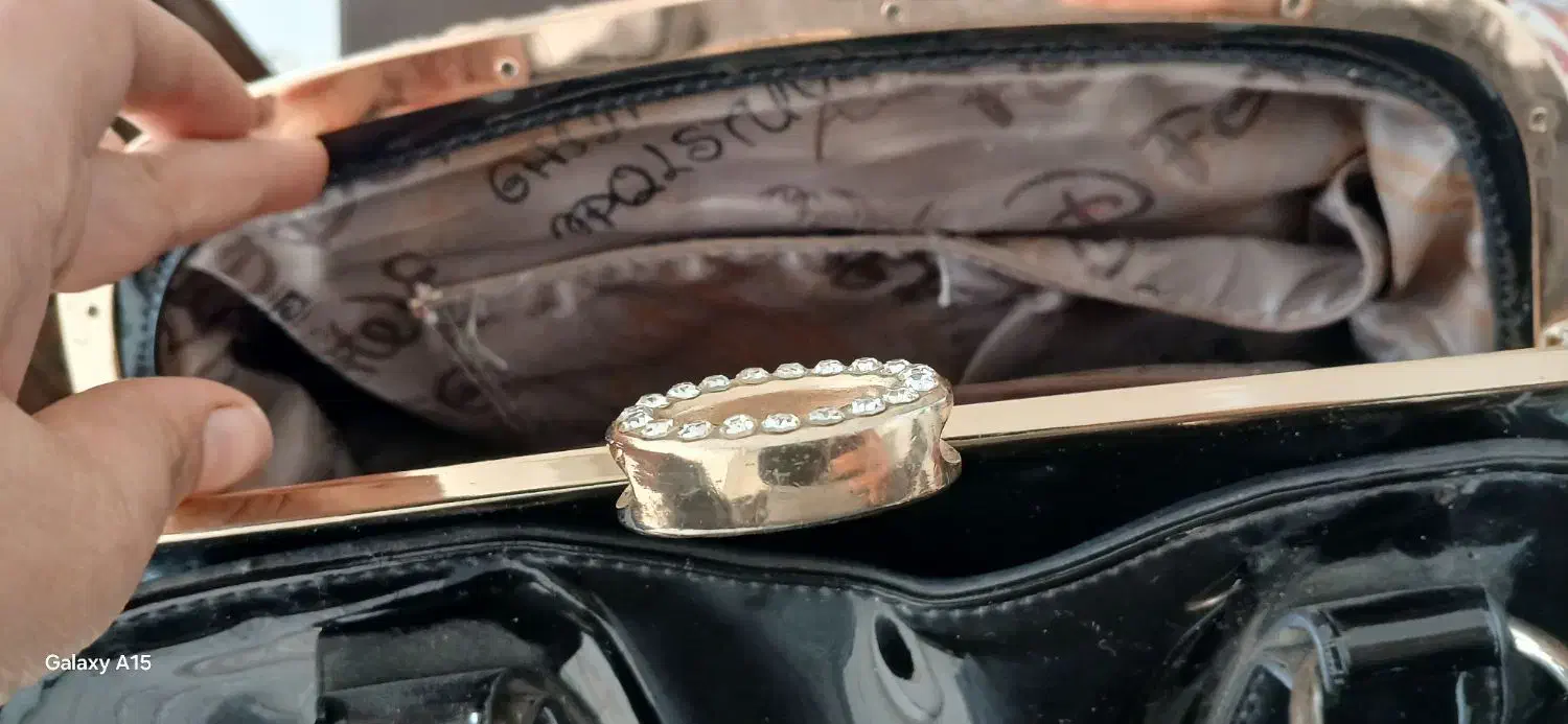 کیف|کیف، کفش، کمربند|نیشابور, هفده شهریور|دیوار