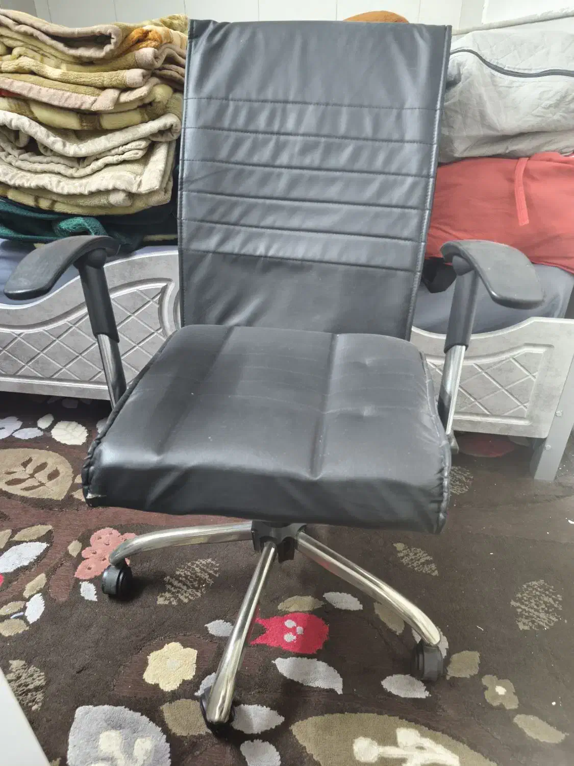 میز کاشت ناخن|آرایشگاه و سالن‌های زیبایی|قم, دروازه چوبی|دیوار