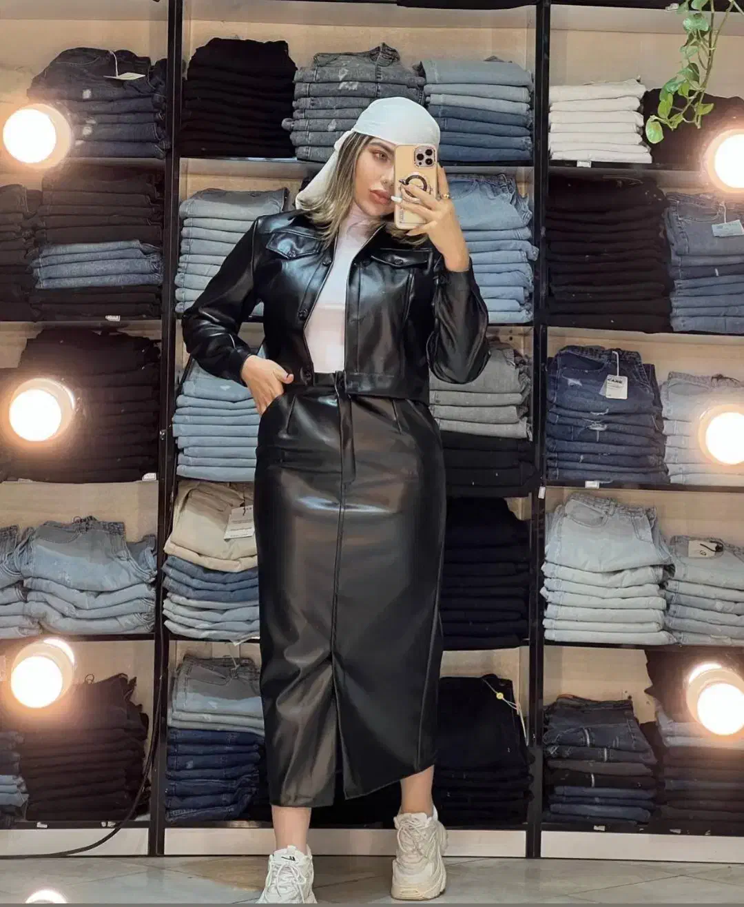 کت و دامن|لباس|تهران, آهنگران (سراسیاب دولاب)|دیوار