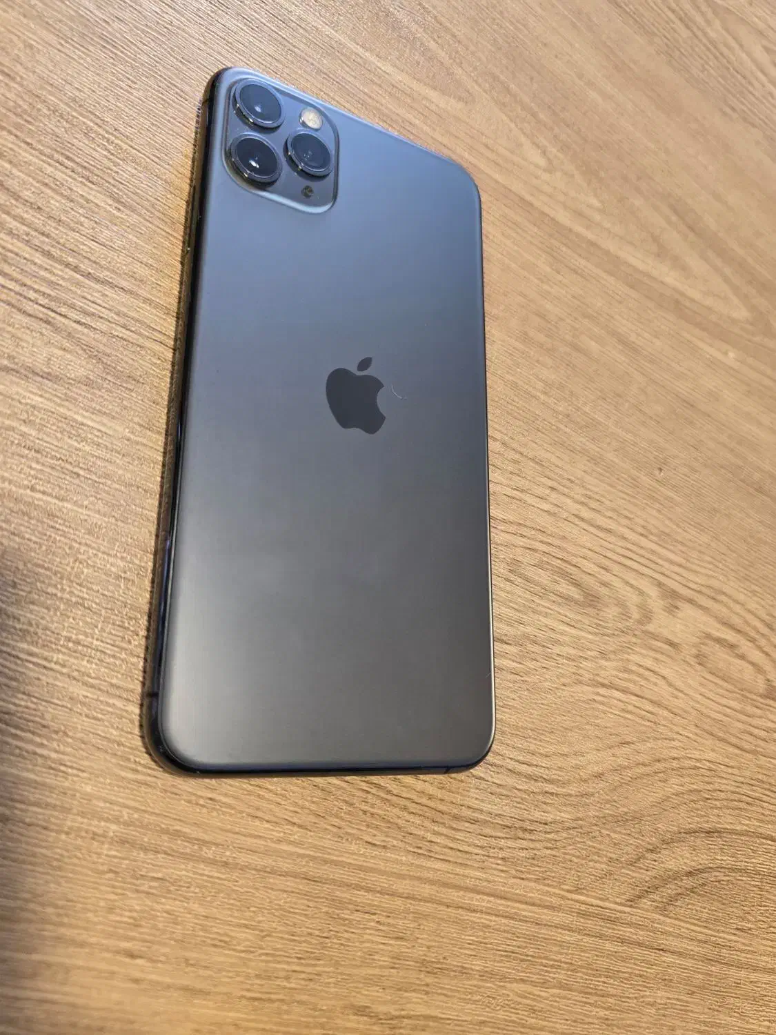 آیفون ۱۱ پرومکس سالم با آداپتور|موبایل|اصفهان, عسگریه|دیوار