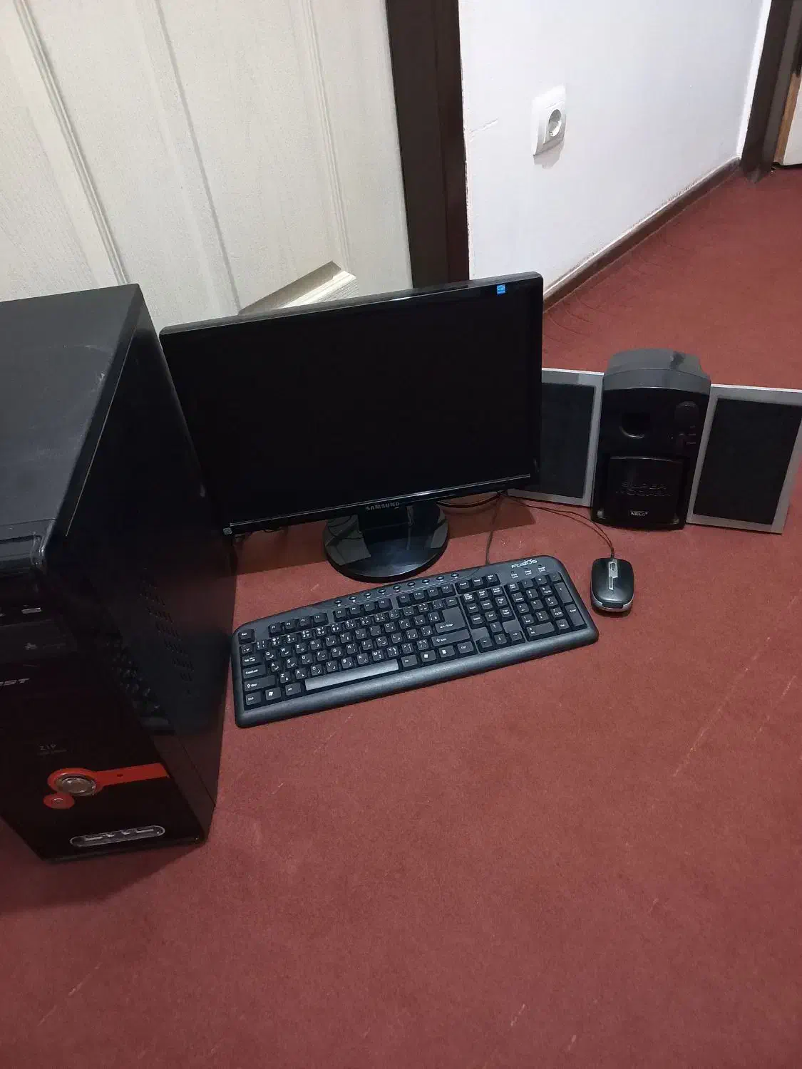 مانیتور سامسونگ همراه کیس|رایانه رومیزی|زنجان, |دیوار