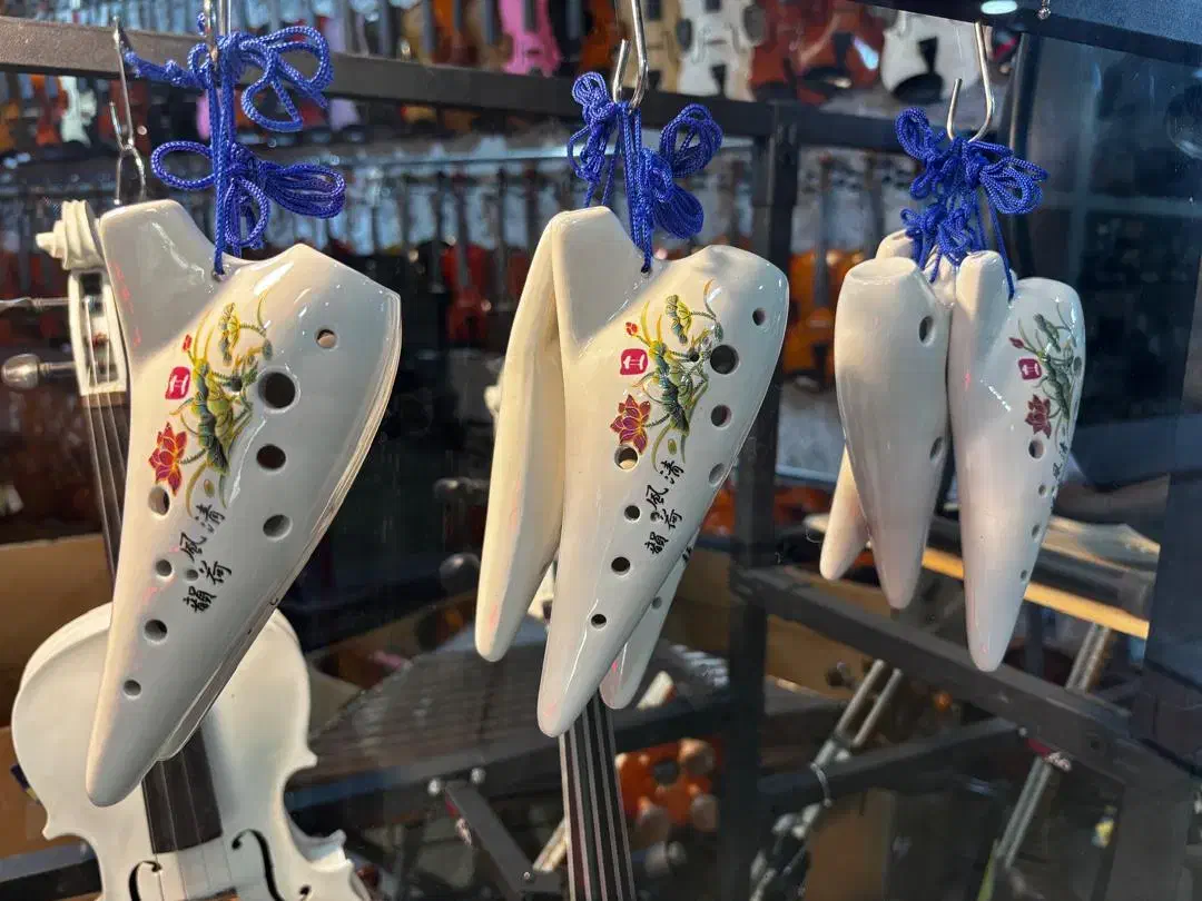 اکارینا سازدهنی (دودوک melodika کالیمبا)|سازهای بادی|شیراز, سینما سعدی|دیوار