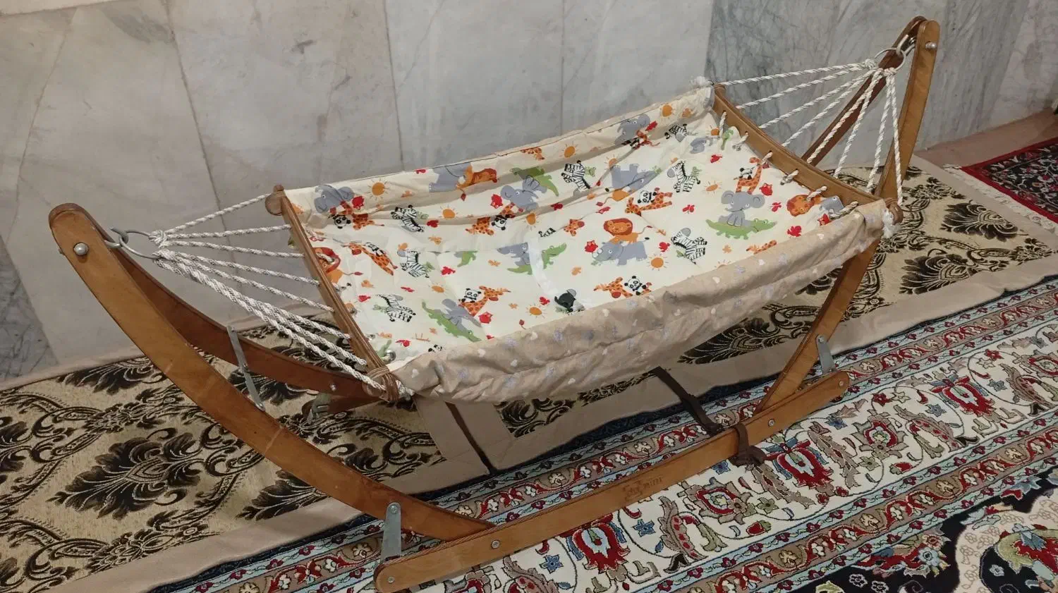 گهواده چوبی|اسباب و اثاث بچه|داراب, |دیوار