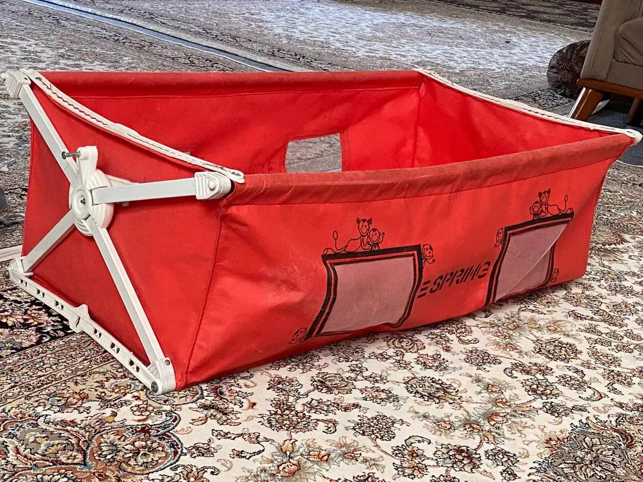 کریر و گهواره کودک در حد نو برای فروش دارم|اسباب و اثاث بچه|نقده, |دیوار