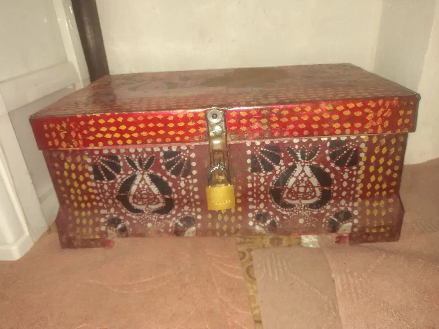 صندوقچه قدیمی|صنایع دستی و سایر لوازم تزئینی|رشت, پل تالشان|دیوار