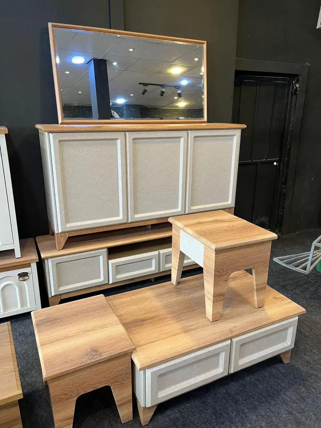 آینه کنسول و میز تلویزیون با سامنوس متفاوت خرید کن|بوفه، ویترین، کنسول|سیرجان, |دیوار