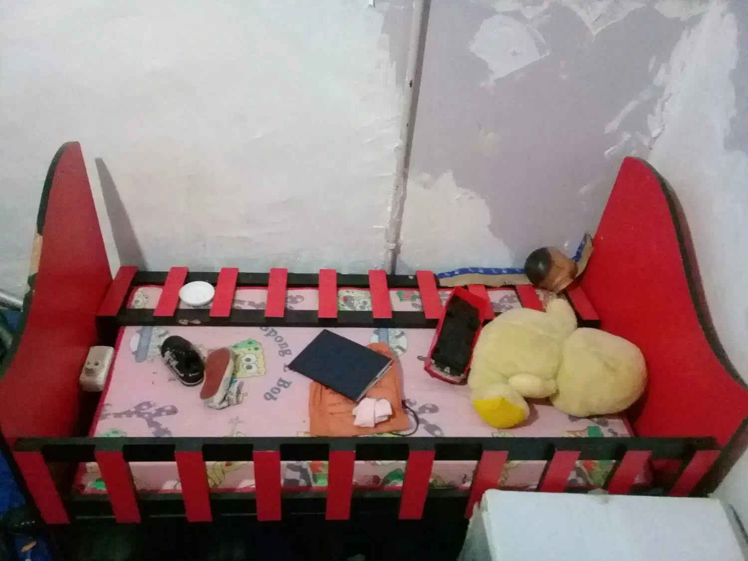 چرخ خیاطی و کمد و تخت|چرخ خیاطی و ریسندگی|اردبیل, |دیوار