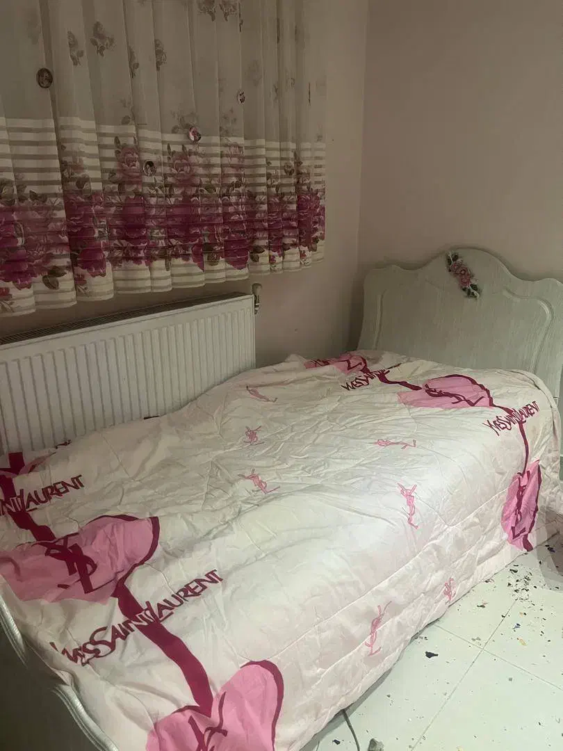 تخت نوجوان|تخت و سرویس خواب|صدرا-فارس, فاز ۱|دیوار