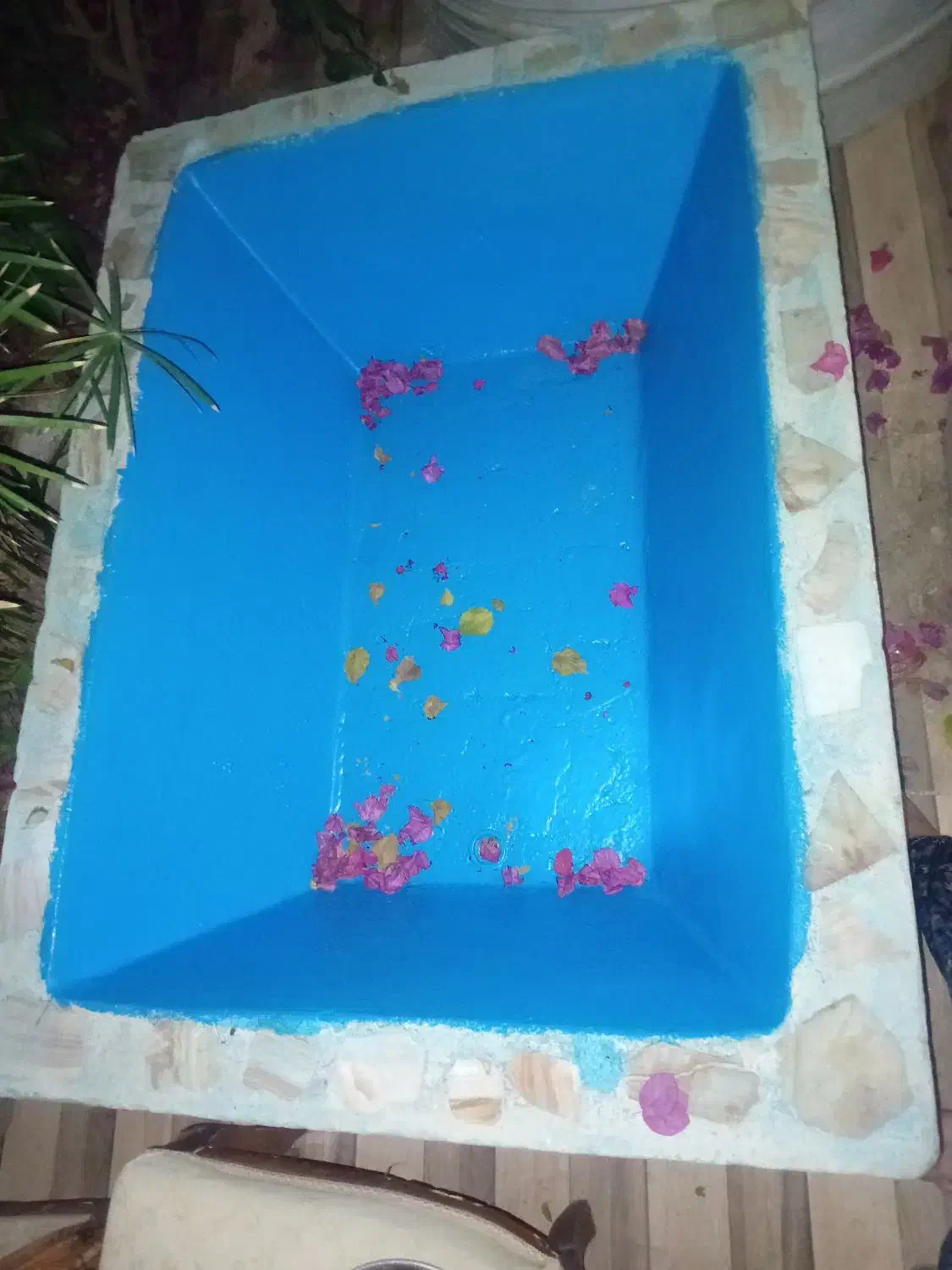 حوض قدیمی|کلکسیون اشیاء عتیقه|مرودشت, ثبت احوال|دیوار