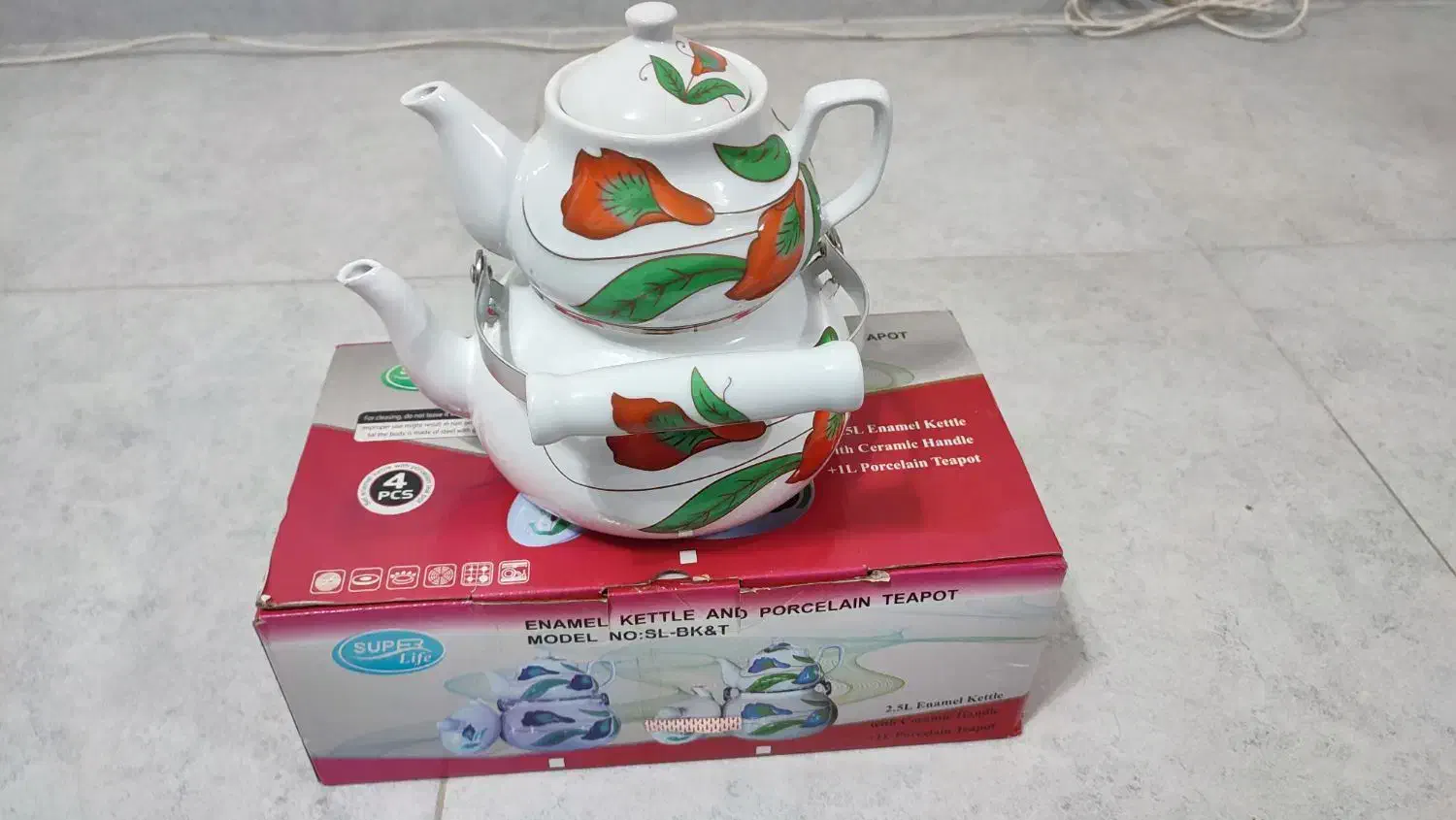 کتری و قوری ست نو با جعبه|قوری، کتری، قهوهساز دستی|رشت, حومه رشت|دیوار