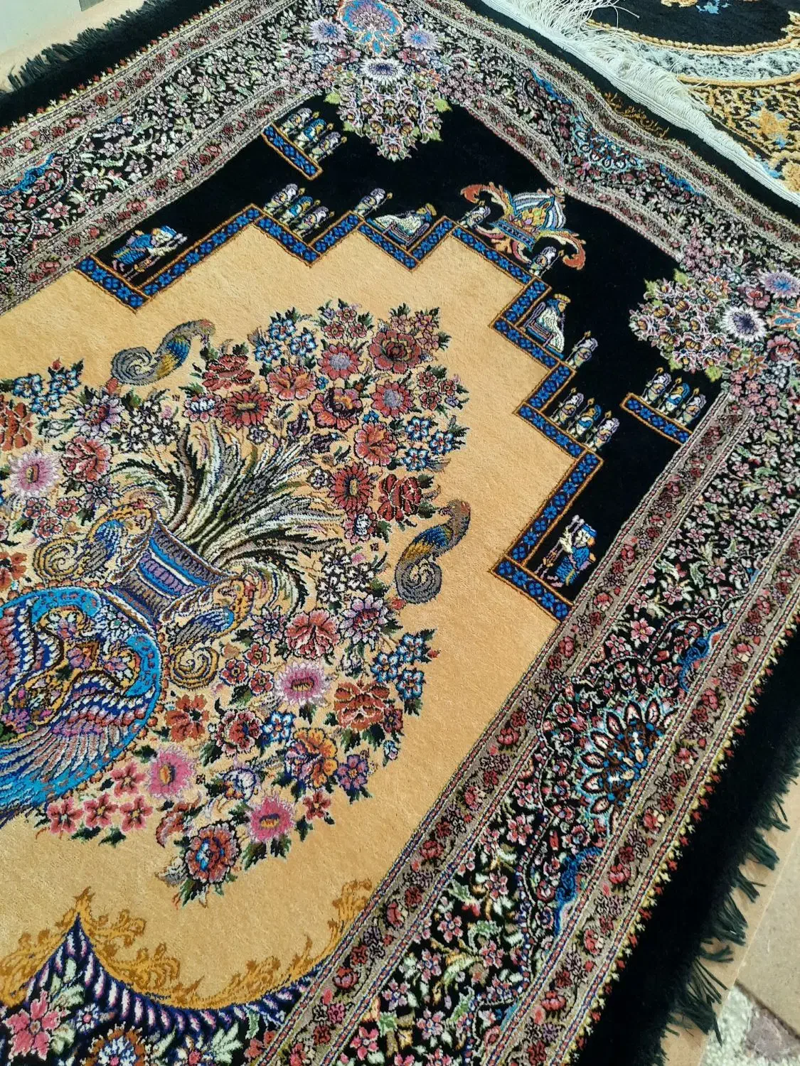 زرچارک زمینه کرم حاشیه مشکی دستباف قم|فرش|قم, علی آباد سعدگان|دیوار