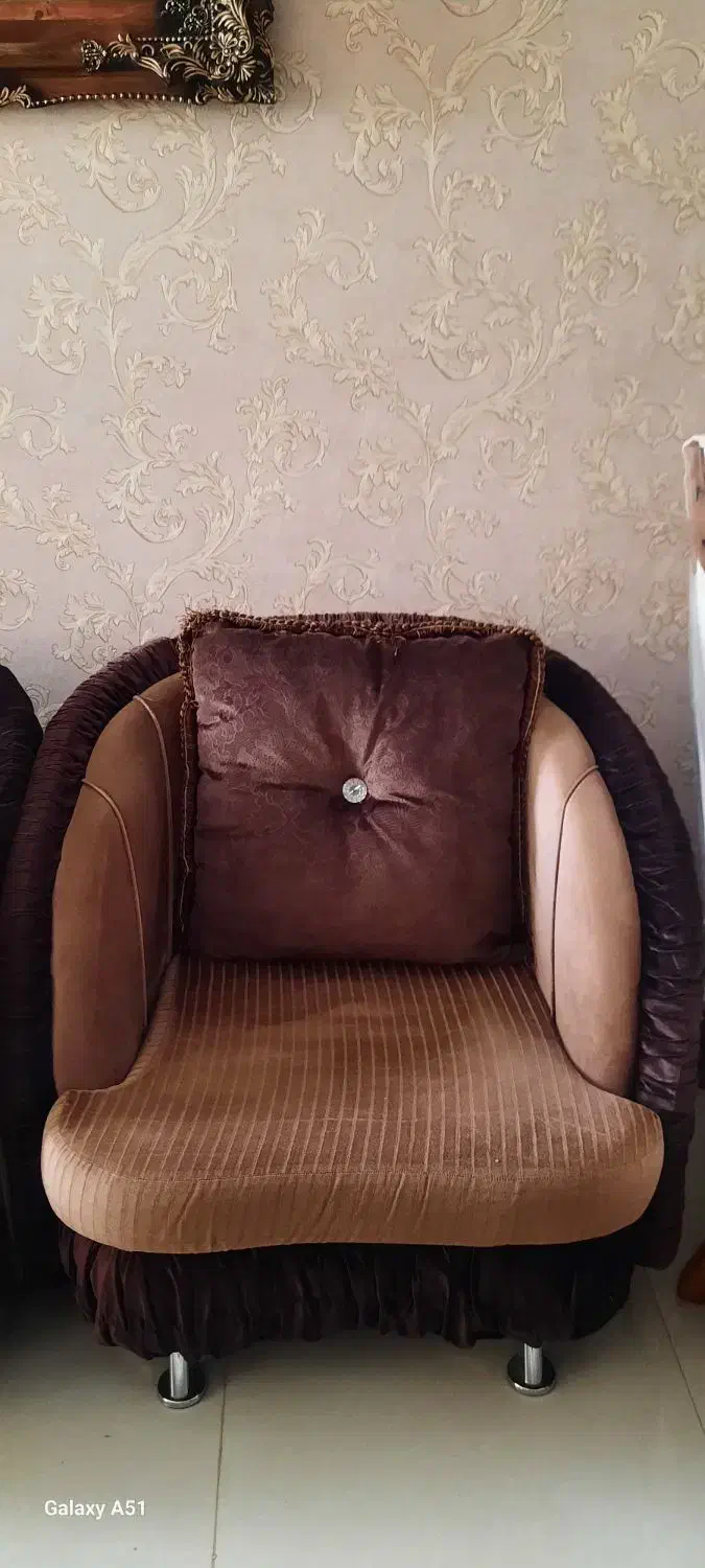 مبلمان  راحتی ۷نفره همراه با میز وسط و ۴میزعسلی|مبلمان خانگی و میز عسلی|بروجرد, |دیوار