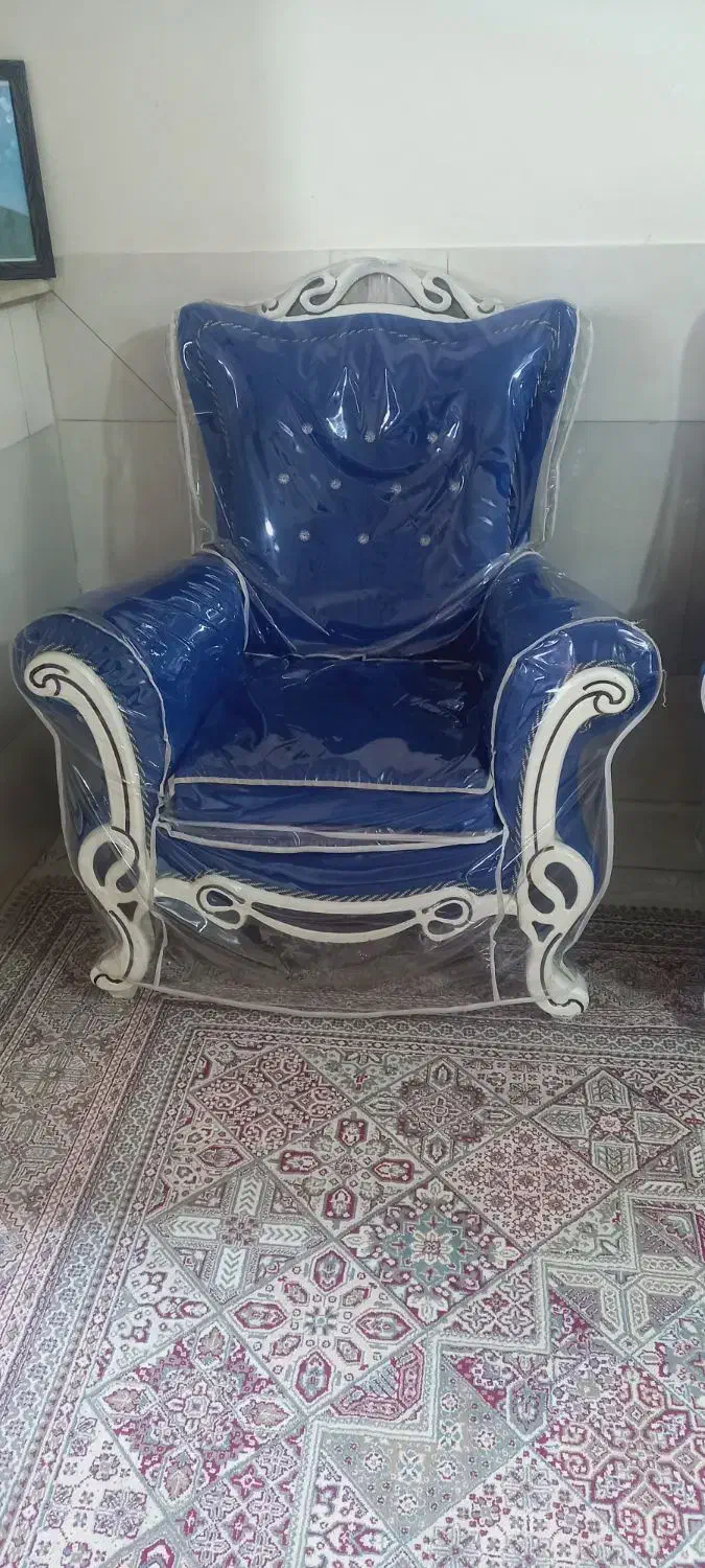 مبل نیمه سلطنتی همراه با کاور شیک و تمیز|مبلمان خانگی و میز عسلی|اصفهان, منتظرالمهدی|دیوار