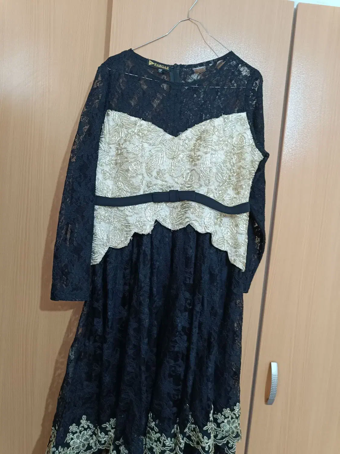 لباس دخترانه و زنانه|لباس|اندیشه, اندیشه فاز ۳|دیوار