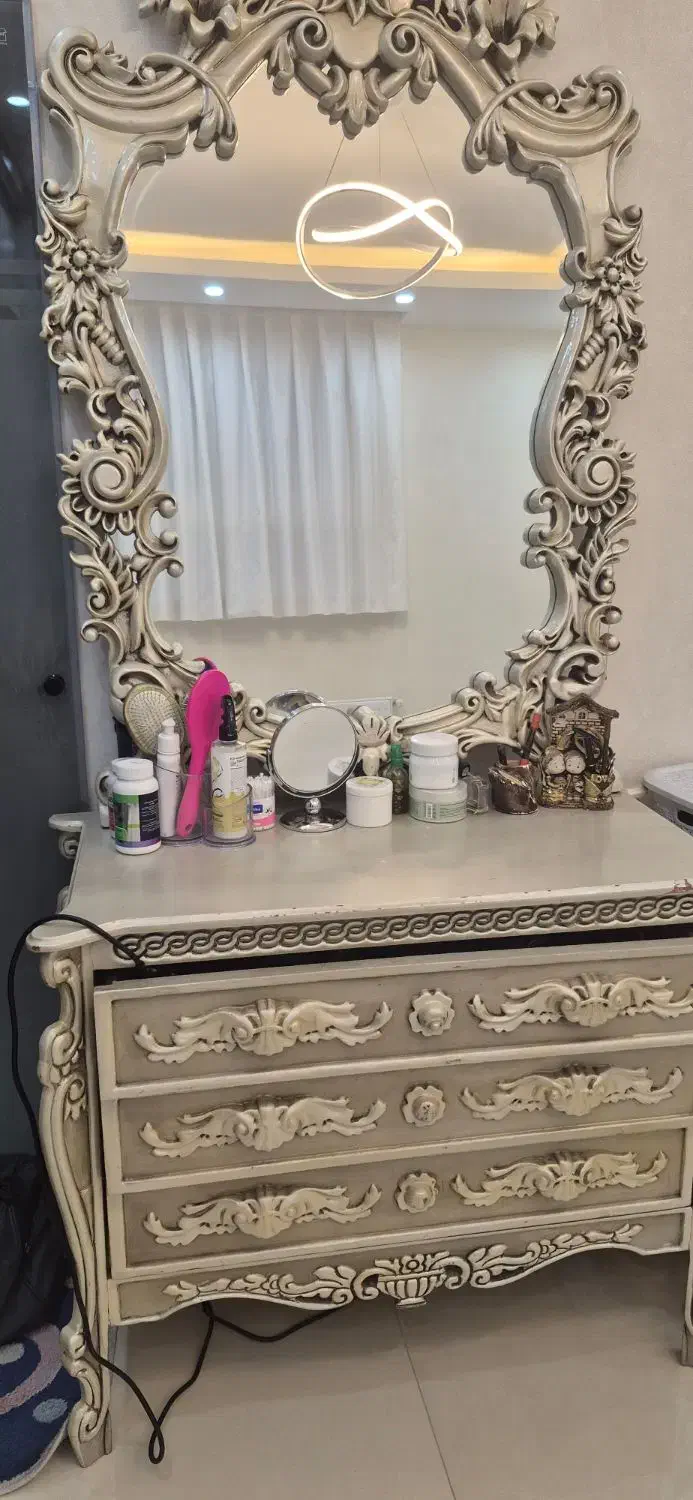 تخت و کمدو ب همراه تشک میزو آینه با دوتا پاتختی|تخت و سرویس خواب|فولادشهر, C1|دیوار