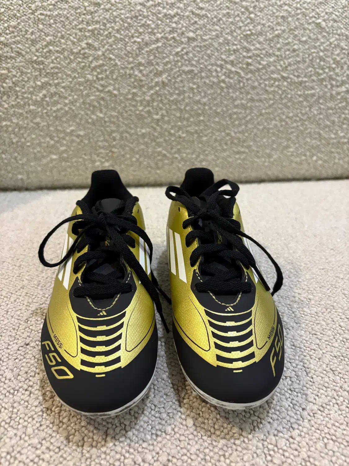 کفش فوتبال اصل Adidas مدل F50 Messi طلایی|کفش و لباس بچه|تهران, دریاچه شهدای خلیج فارس|دیوار