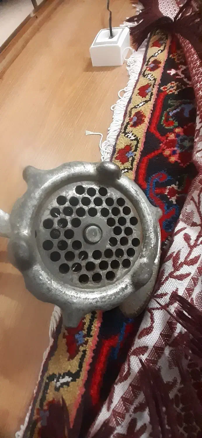 چرخ گوشت دستی قدیمی|کلکسیون اشیاء عتیقه|تبریز, |دیوار