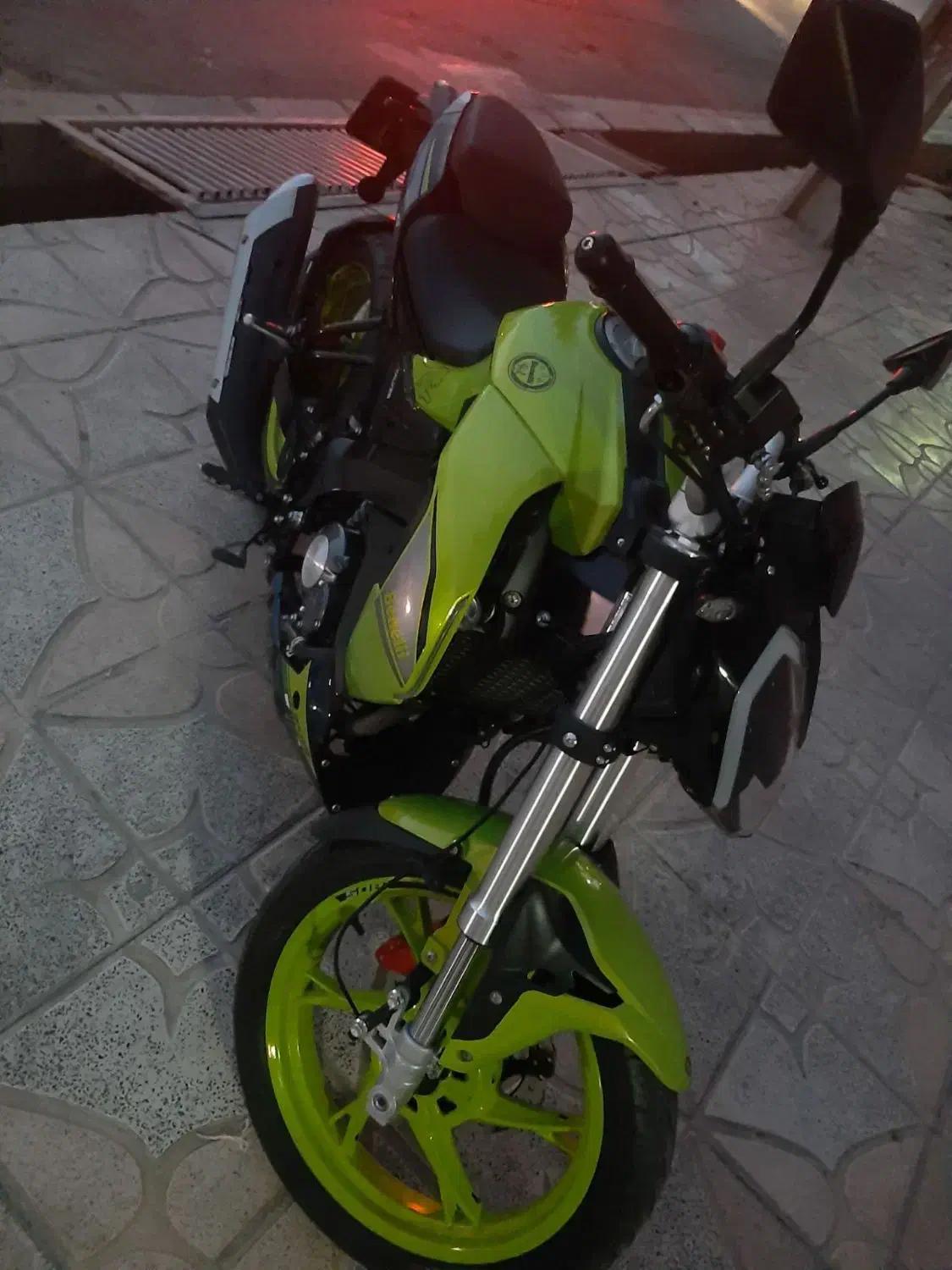 بنلی ۱۸۰s|موتورسیکلت|گلستان (تهران), |دیوار