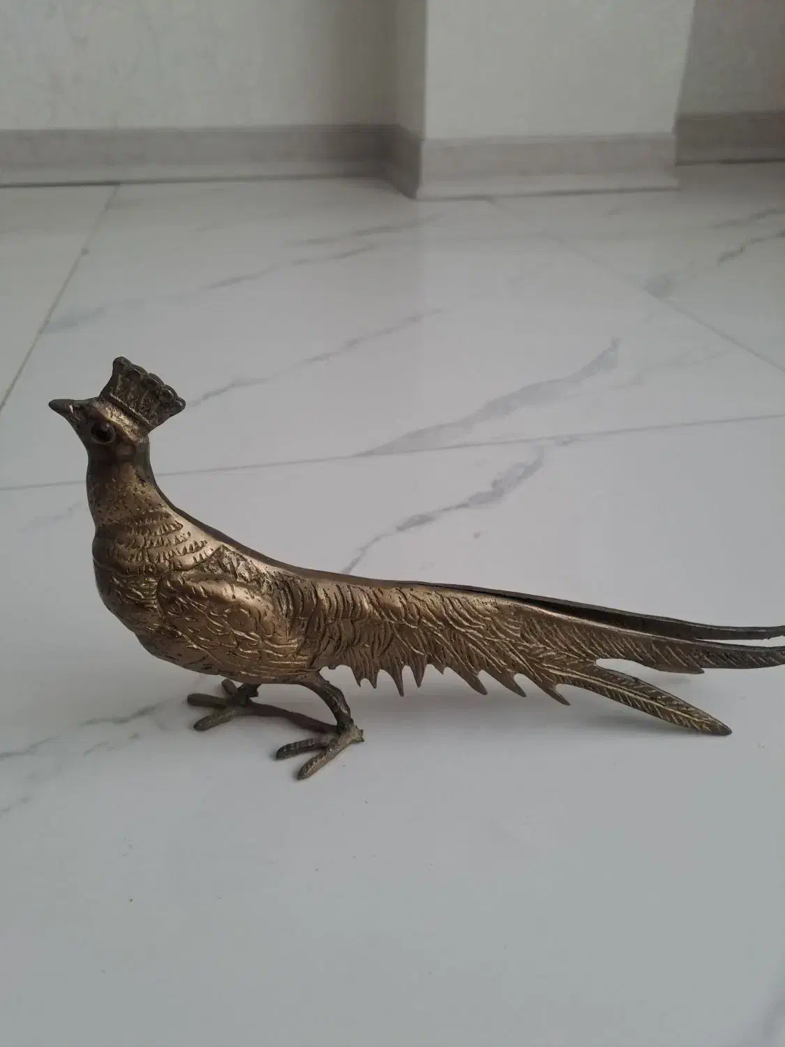 مجسمه برنز و ظرف کنار سالنی|کلکسیون اشیاء عتیقه|اراک, |دیوار