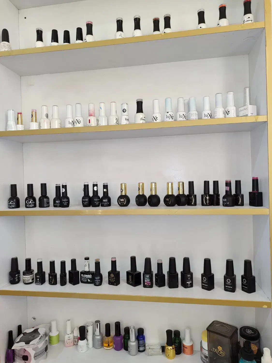 فروش کلی و جزئی لوازم کاشت ناخن|آرایشگاه و سالنهای زیبایی|لشت نشا, |دیوار