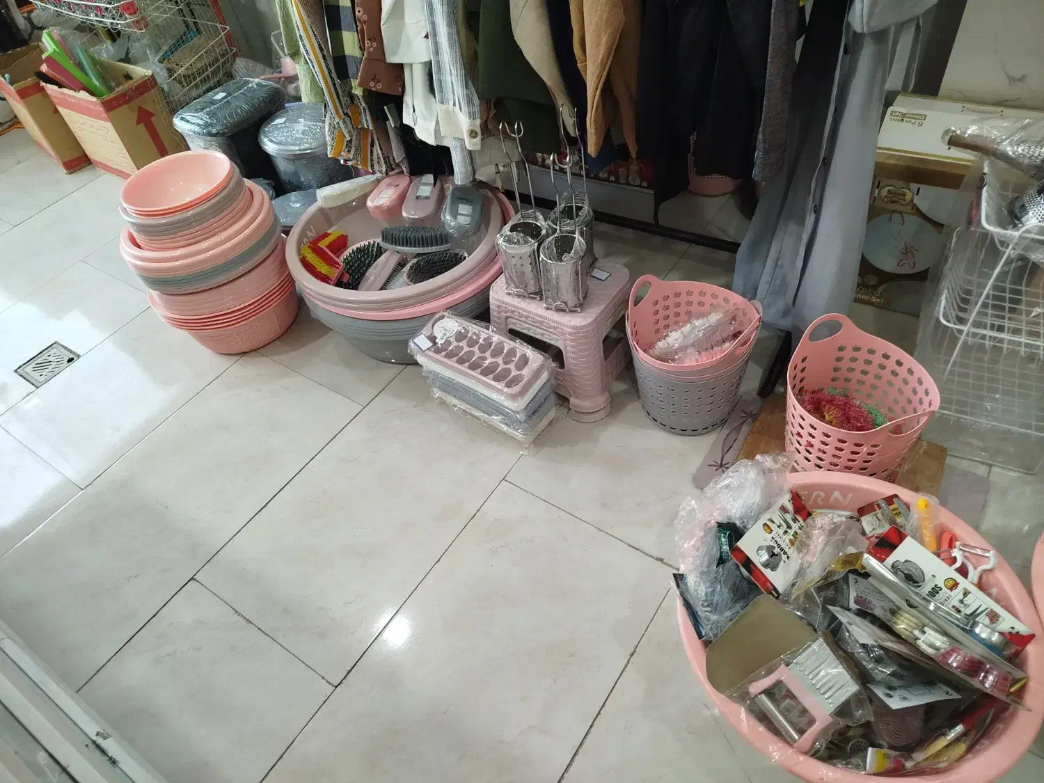 سلام فروش انواع ظروف پلاستیکی|ظروف نگهدارنده، پلاستیکی، یکبارمصرف|شوشتر, |دیوار