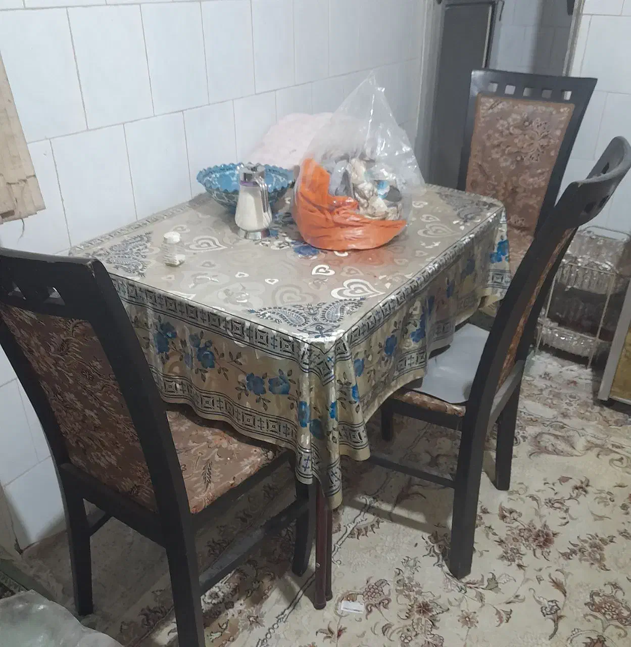 مبل راحتی هفت نفره با جلو مبلی و میز ناهار خوری|مبلمان خانگی و میز عسلی|بهارستان, |دیوار