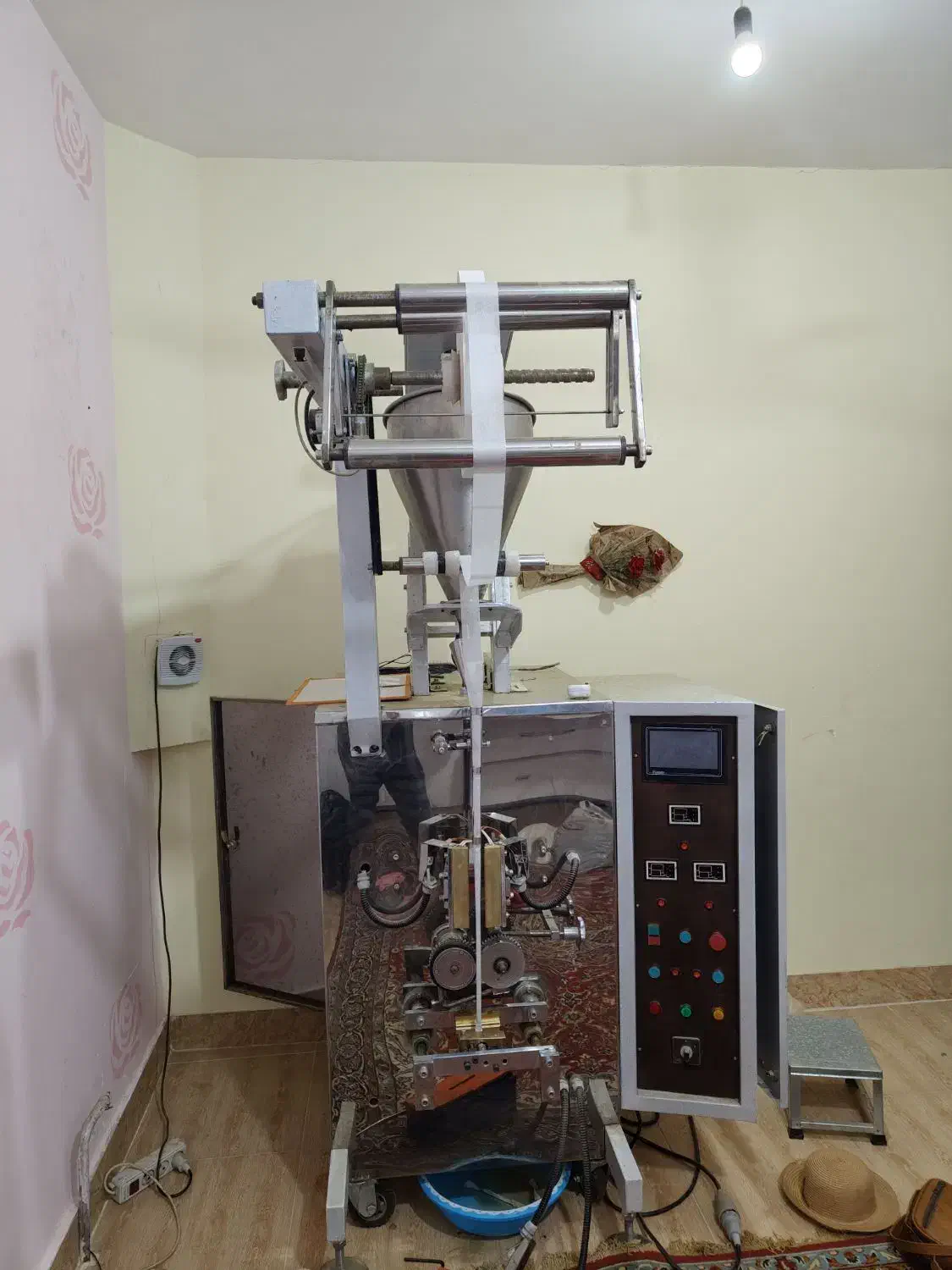 دستگاه بسته بندی مواد غذایی و(انتی)|ماشینآلات صنعتی|کاشمر, |دیوار