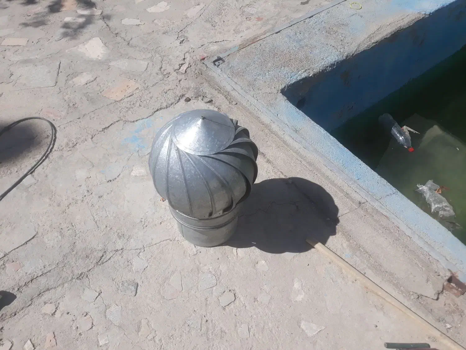 هواکش بادی گردونه با وزش باد|پنکه و تصفیه‌کنندهٔ هوا|خسروشاه, |دیوار