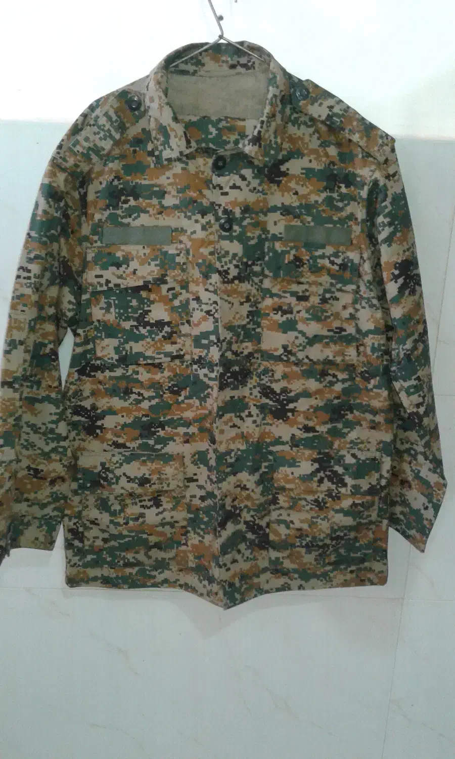 لباس نظامی|لباس|رباط‌کریم, شترخوار|دیوار