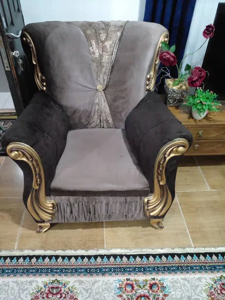 یک دست مبل ۷ نفره|مبلمان خانگی و میز عسلی|رشت, بالاکویه|دیوار