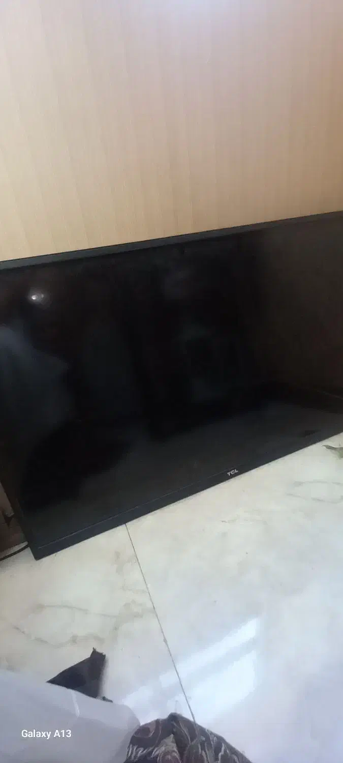 با سلام تلویزیون پنل شکسته TCL 40|تلویزیون و پروژکتور|تبریز, |دیوار