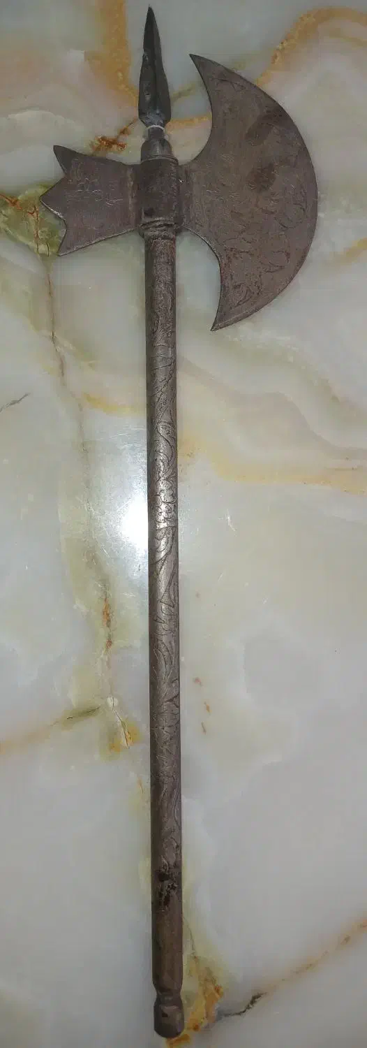 تبرزین درویشی با دسته تسبیح قدیمی انتیک|کلکسیون اشیاء عتیقه|یزد, |دیوار