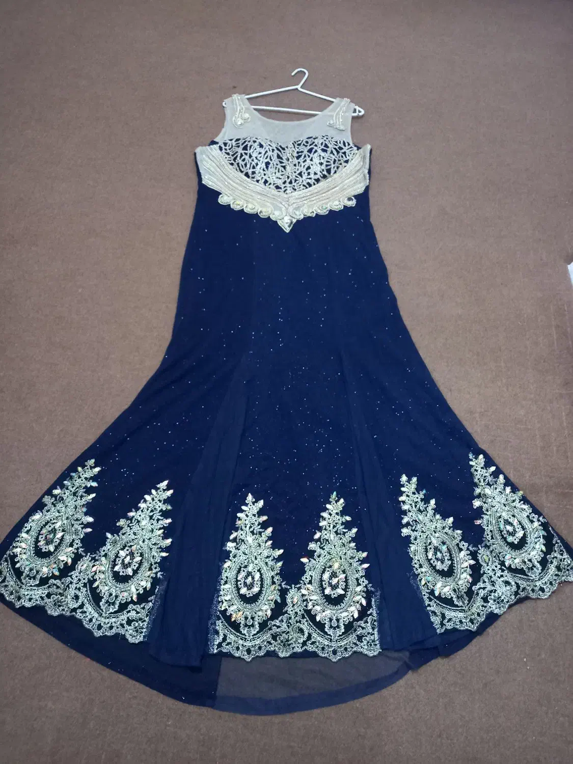 لباس مجلسی|لباس|قم, انسجام|دیوار