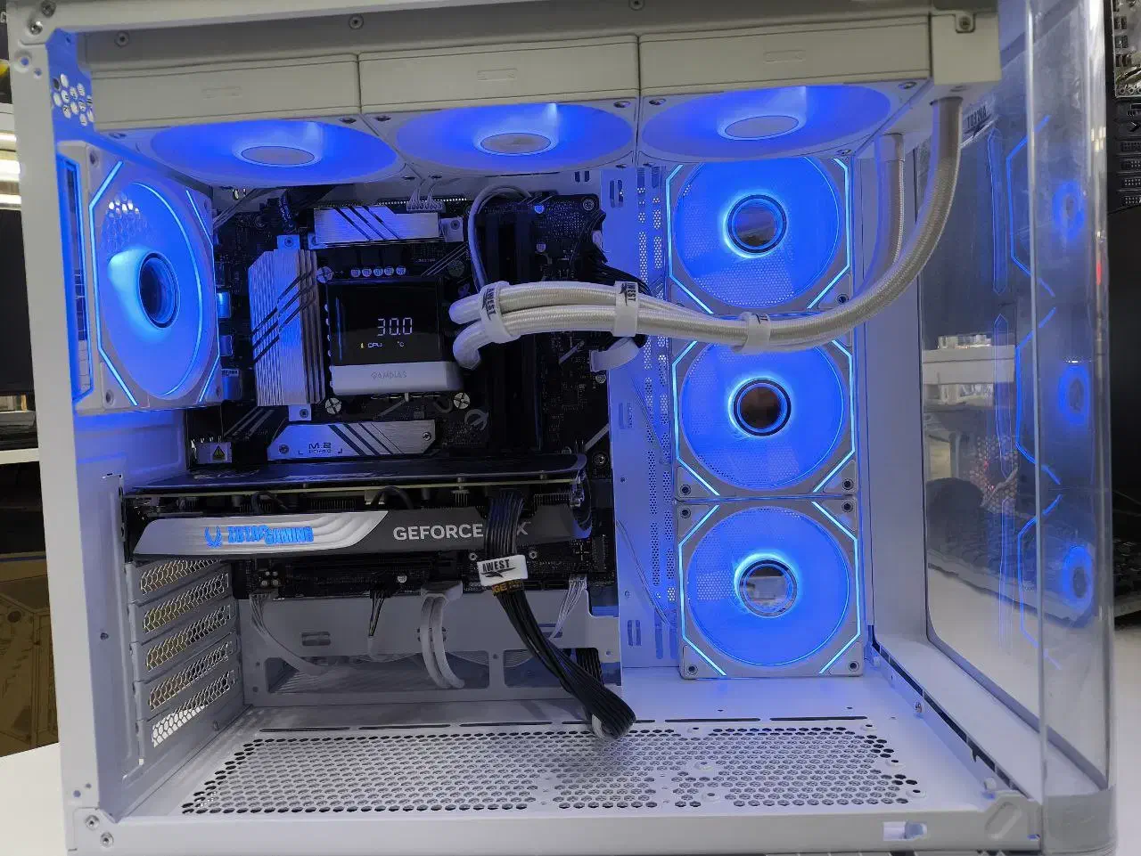 کامپیوتر حرفه ای رندر و  گیمینگ|رایانه رومیزی|اردبیل, |دیوار