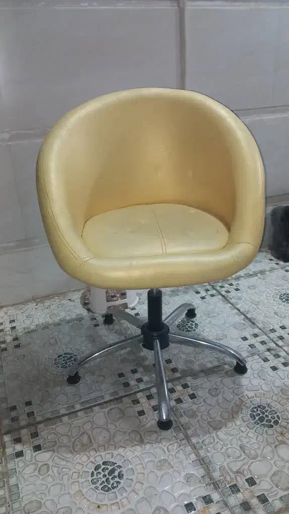 صندلی آرایشگاهی|آرایشگاه و سالنهای زیبایی|ایلام, |دیوار