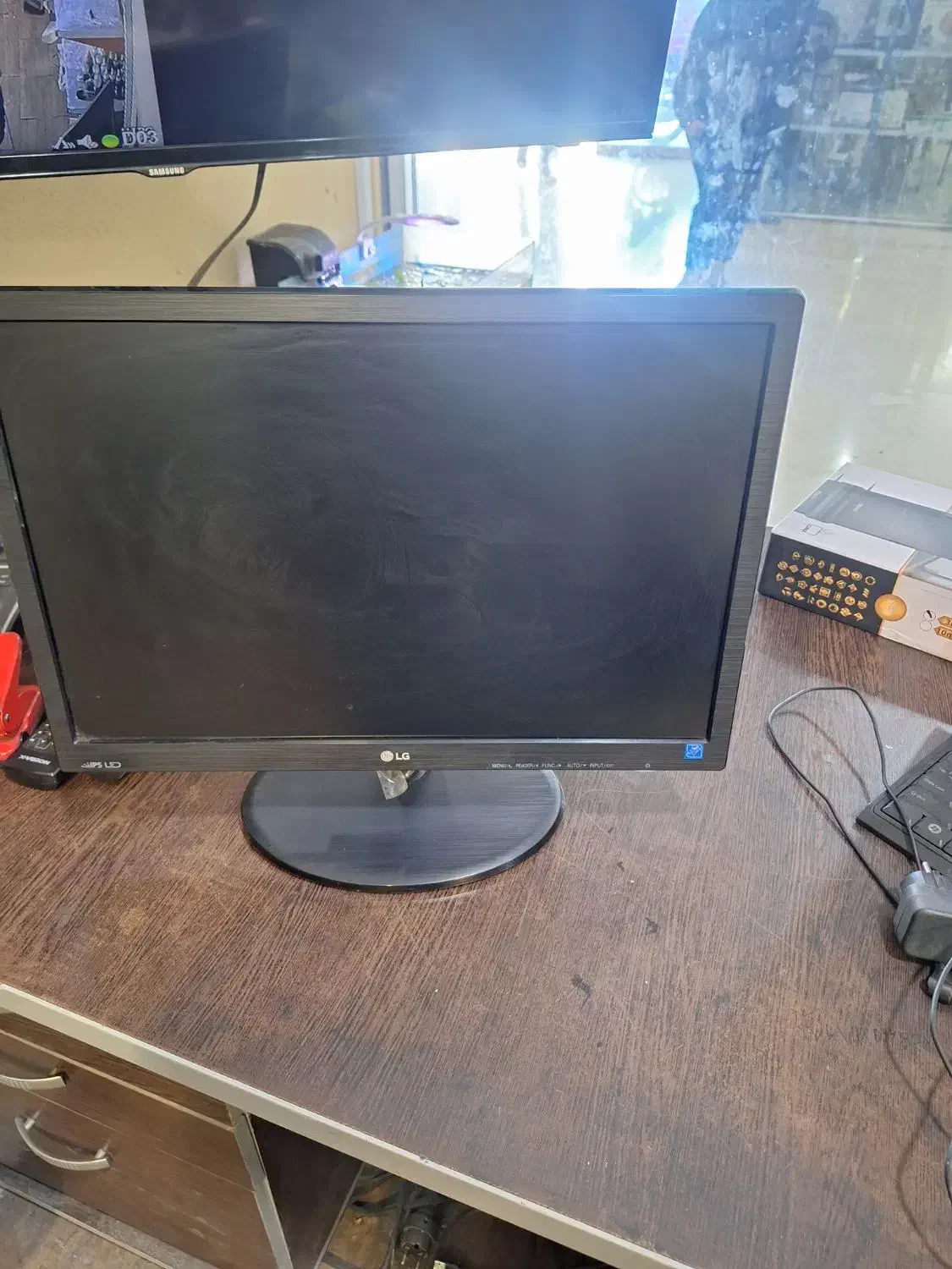 مانیتور lg ips|قطعات و لوازم جانبی رایانه|شیراز, کاراندیش|دیوار