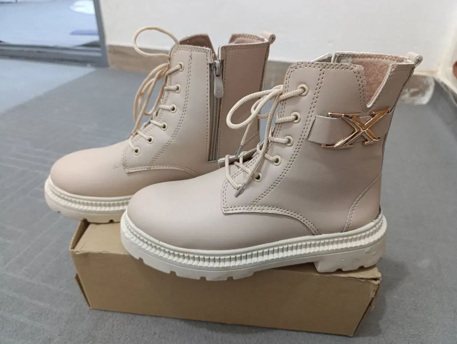 نیم بوت|کیف، کفش، کمربند|رباط‌کریم, نصیرشهر|دیوار