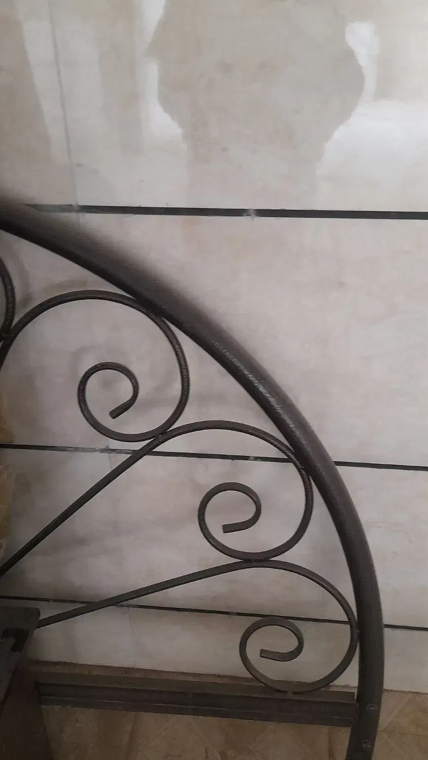 تختخواب دونفره   فرفورژه  سالم بدون کفی|تخت و سرویس خواب|کرمان, |دیوار