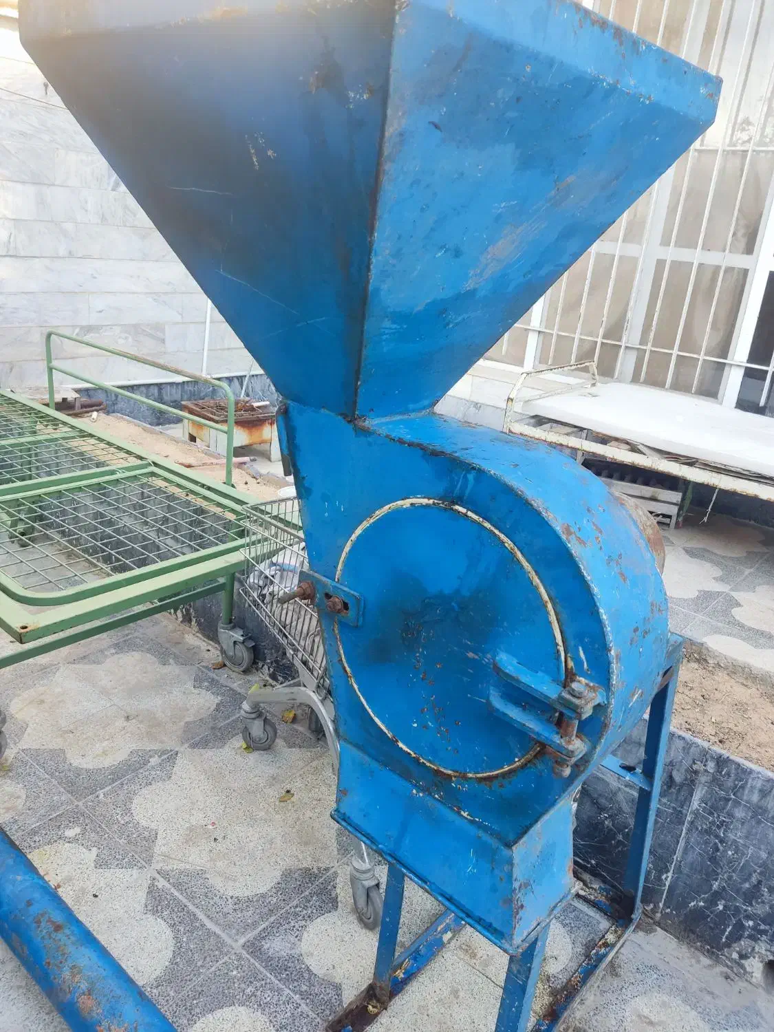 آسیاب و بالابر سالم|ماشین‌آلات صنعتی|شیراز, کوشک میدان|دیوار